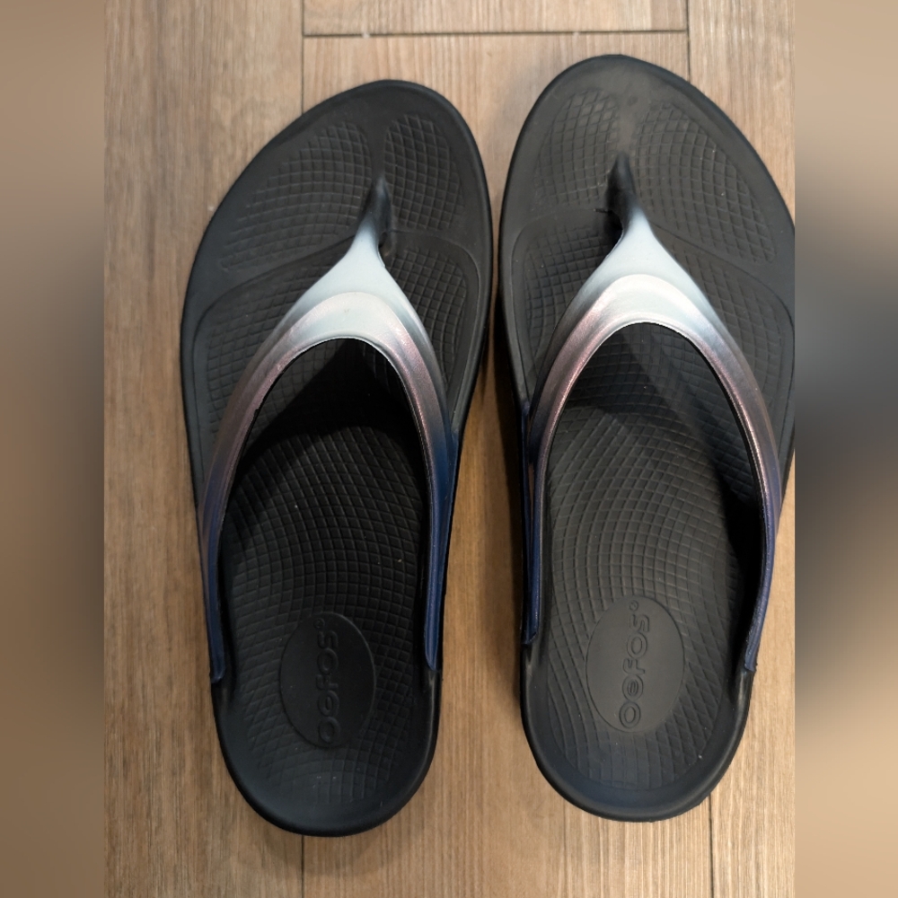 Oofos Black and Gray Sandals